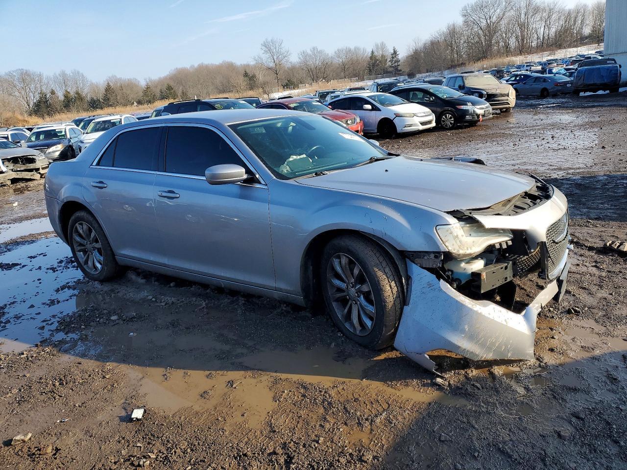 2015 Chrysler 300 Limited - Фото 4