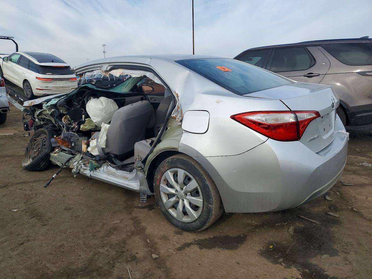 2014 Toyota Corolla L - Фото 2
