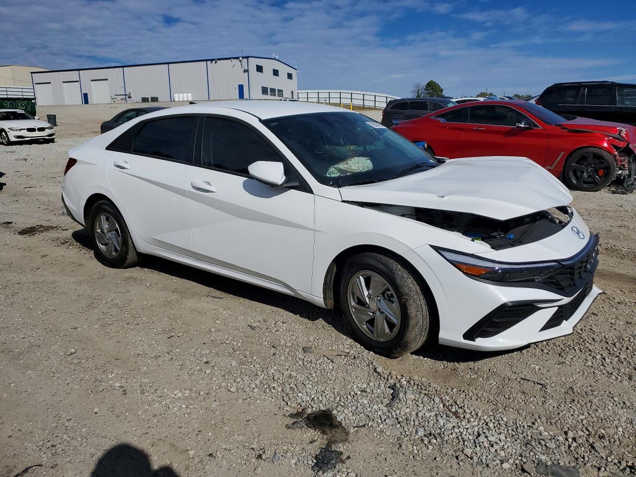 2025 Hyundai Elantra Se - Image 4
