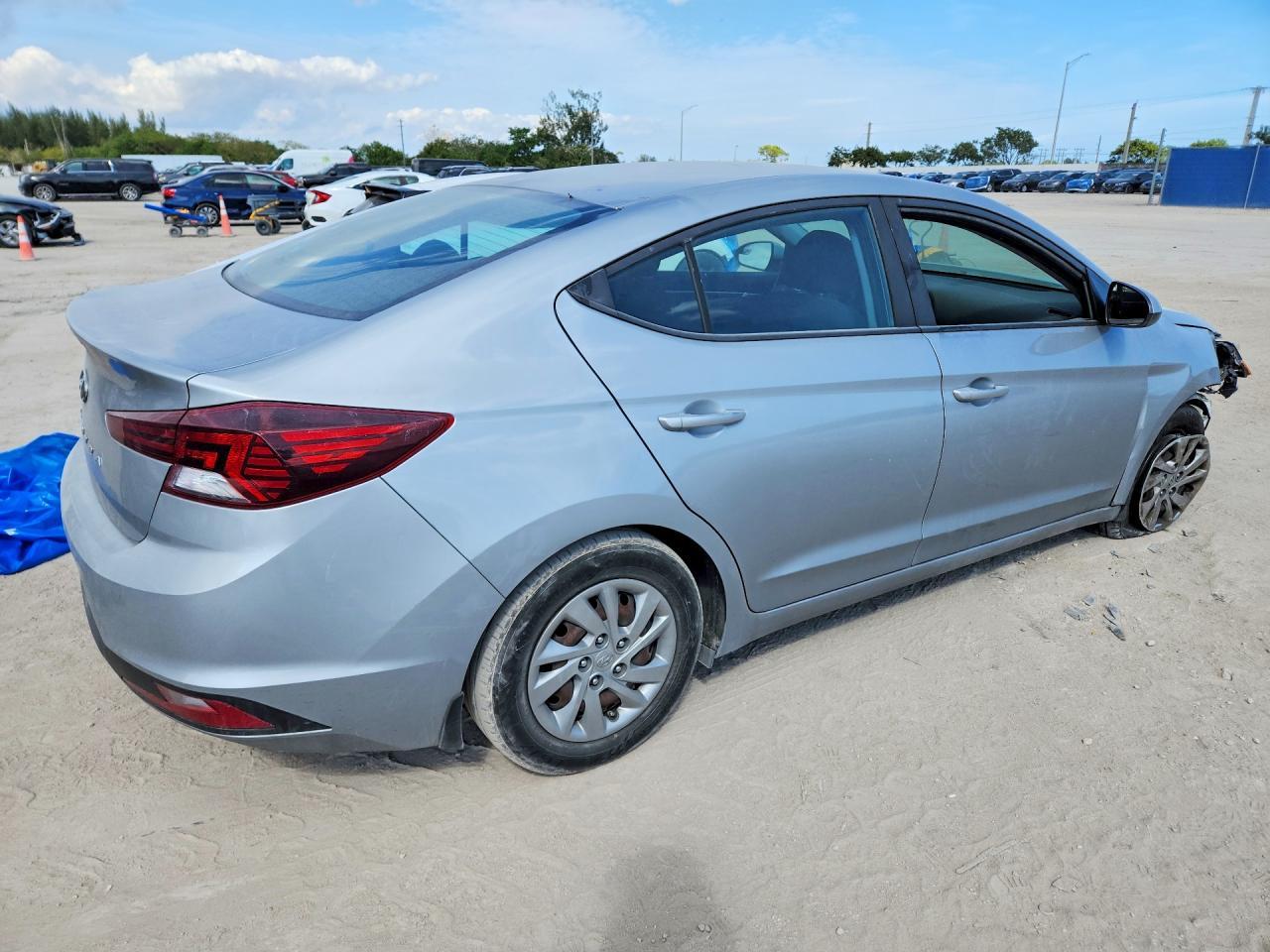 2020 Hyundai Elantra Se - Фото 3