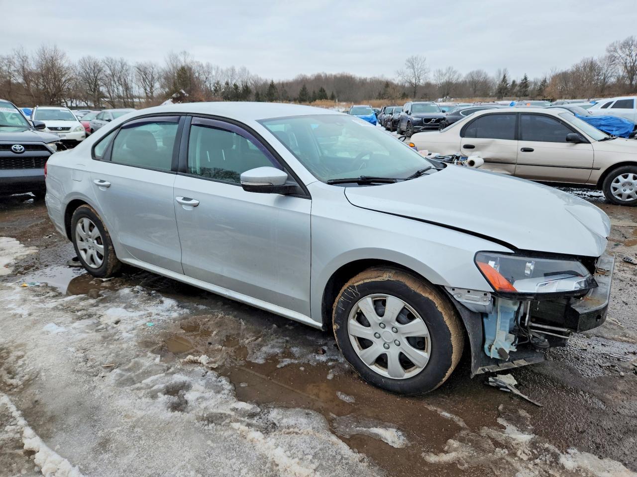 2014 Volkswagen Passat S - Фото 4