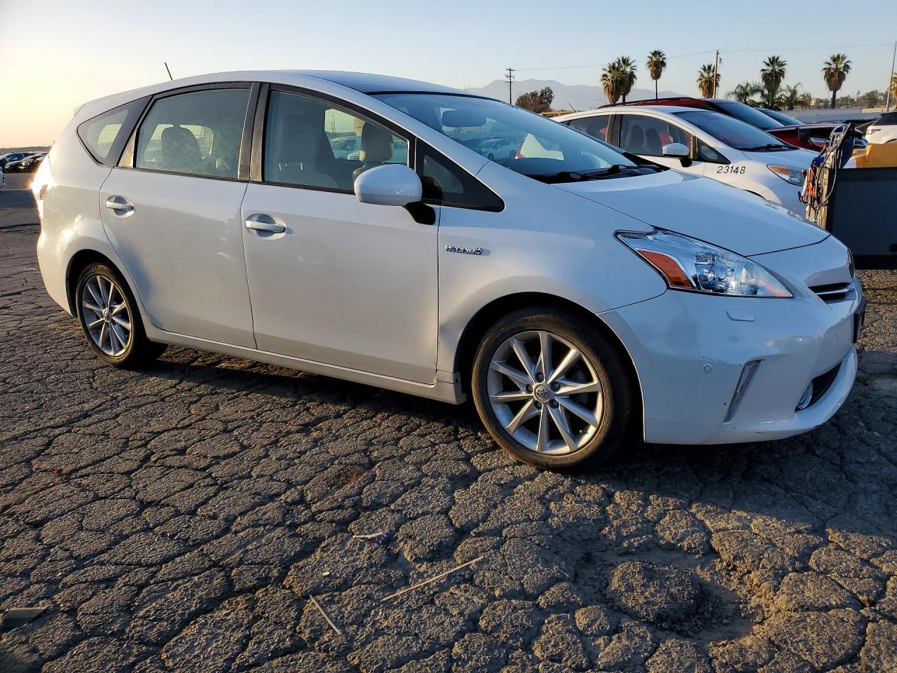2013 Toyota Prius V - Фото 4