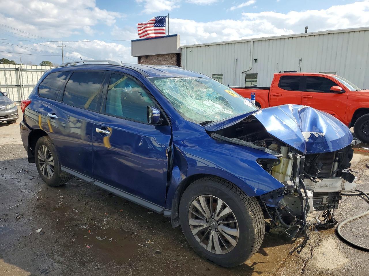 2018 Nissan Pathfinder S - Фото 4