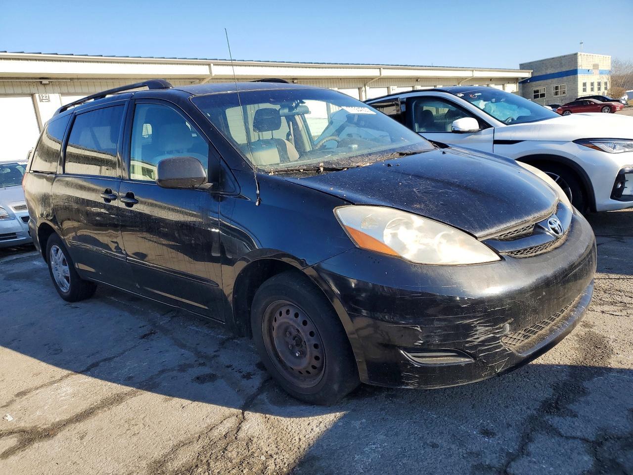 2008 Toyota Sienna Le 7-Passenger - Image 4