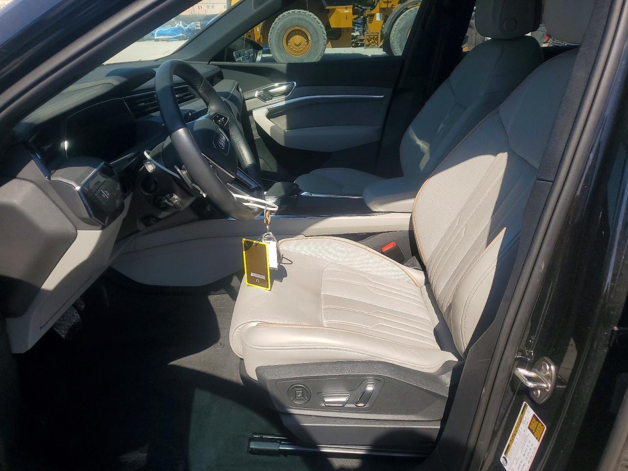 2024 Audi Q8 E-Tron Prestige - Фото 7