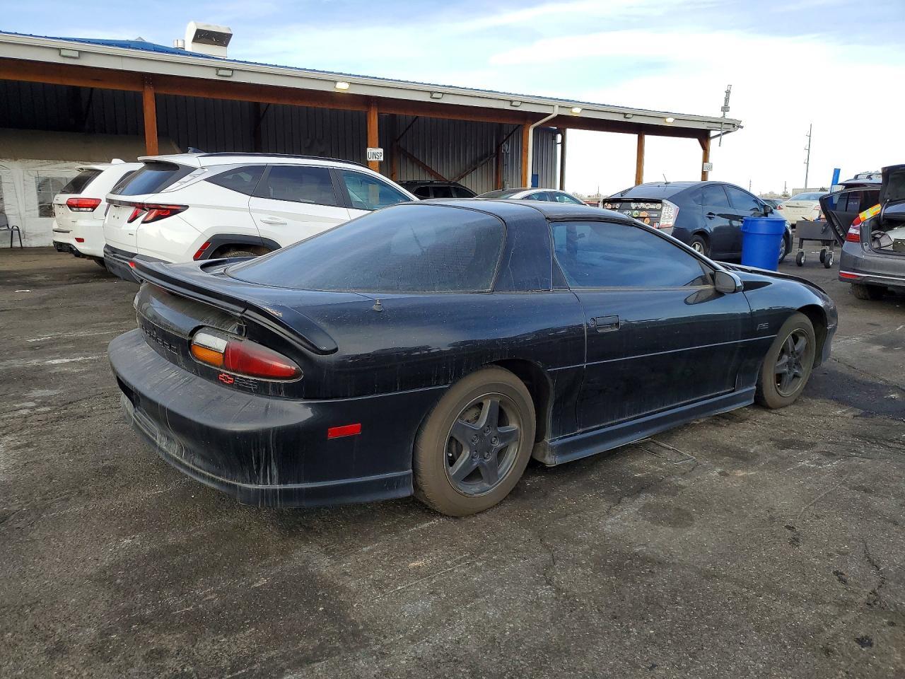 1997 Chevrolet Camaro Base - Фото 3