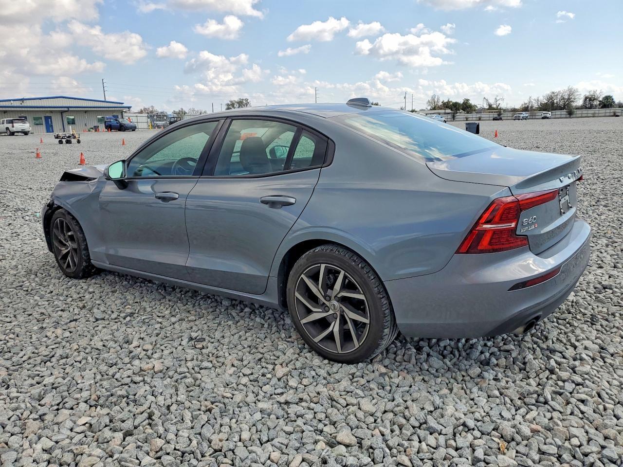 2020 Volvo S60 T5 Momentum - Image 2