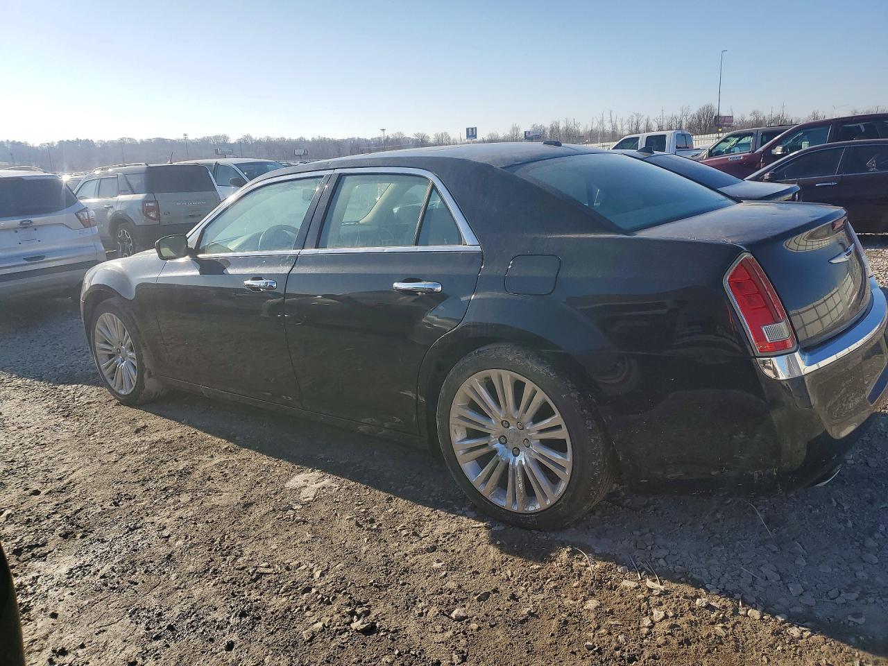 2012 Chrysler 300 Limited - Фото 2