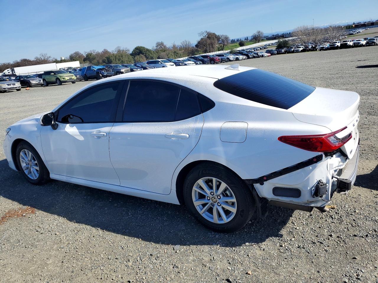 2025 Toyota Camry Le - Фото 2