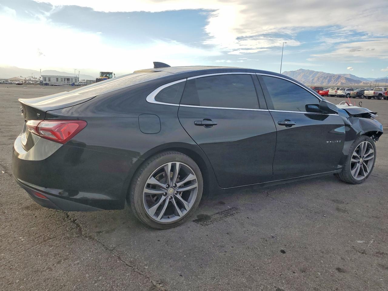 2022 Chevrolet Malibu Lt - Фото 3