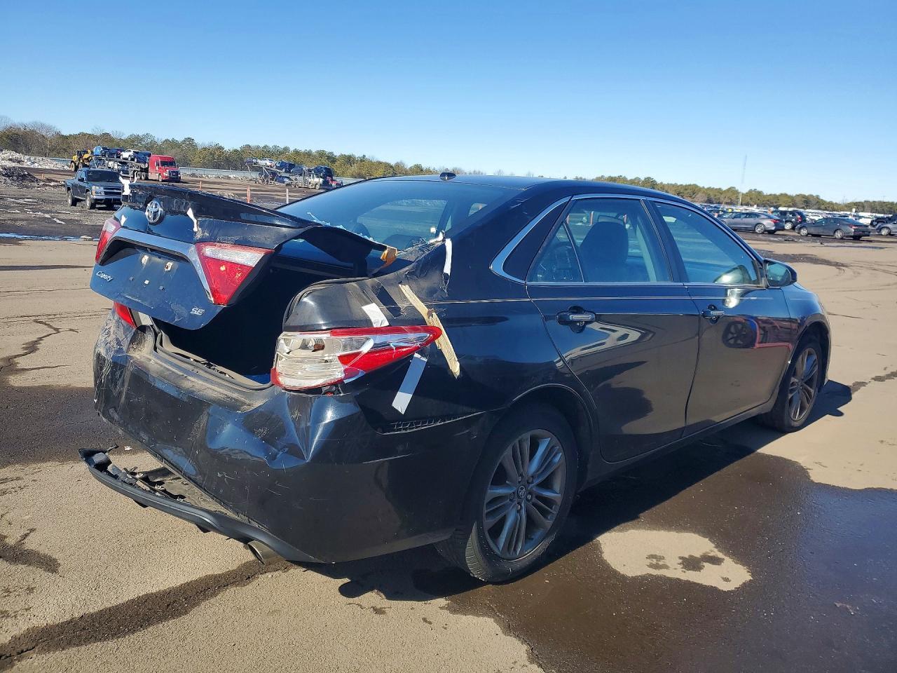 2016 Toyota Camry Le - Фото 3
