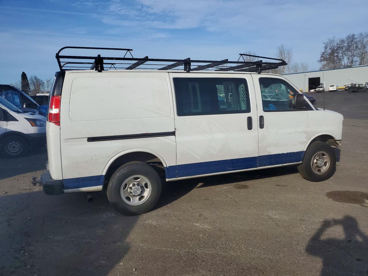 2019 Chevrolet Express 3500 Utility / Service Van - Фото 3
