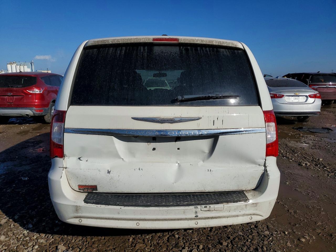 2012 Chrysler Town & Country Touring L - Фото 6