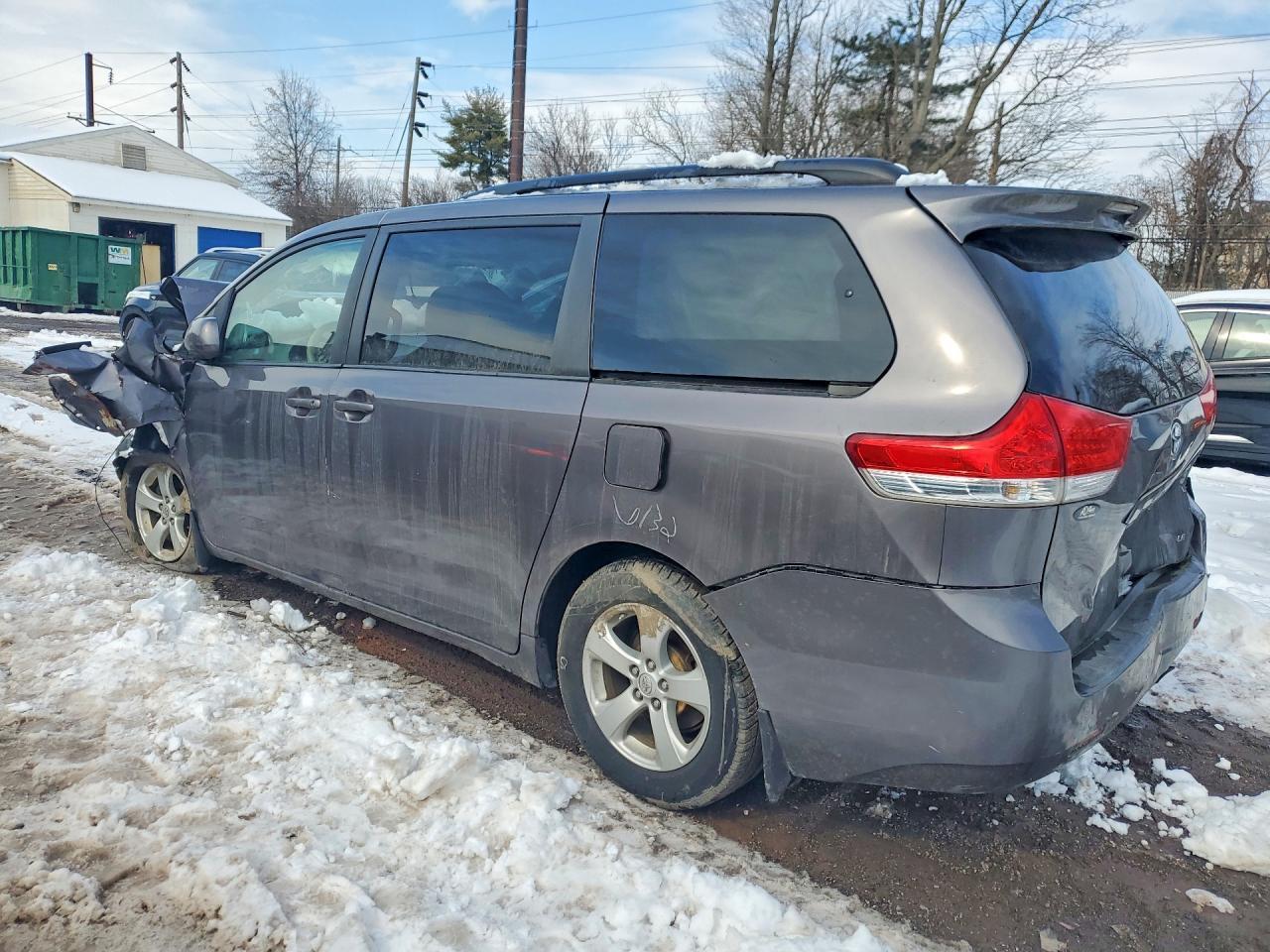 2014 Toyota Sienna Le - Фото 2
