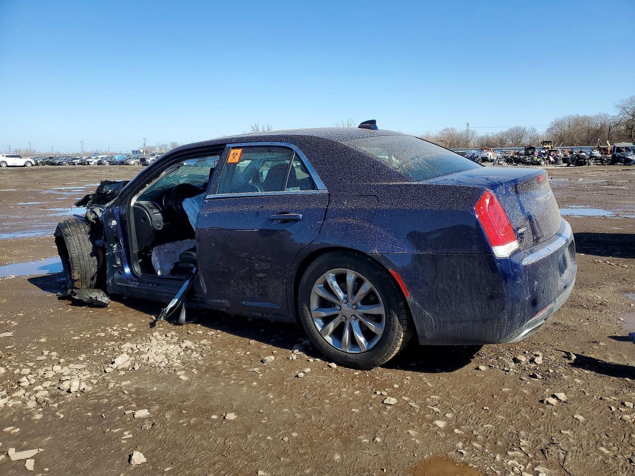2016 Chrysler 300 Limited - Фото 2