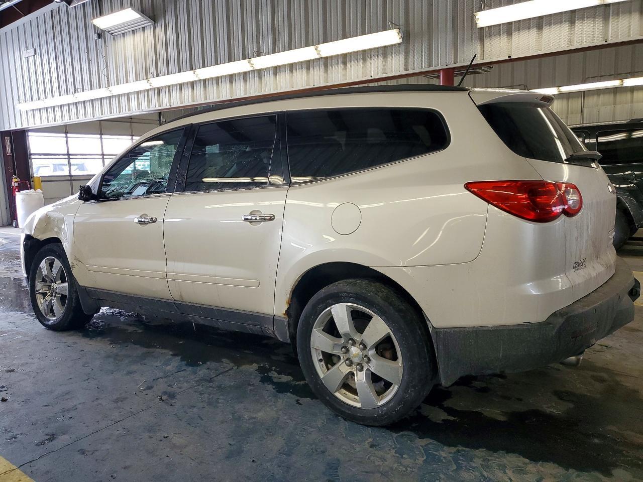 2011 Chevrolet Traverse Lt - Фото 2