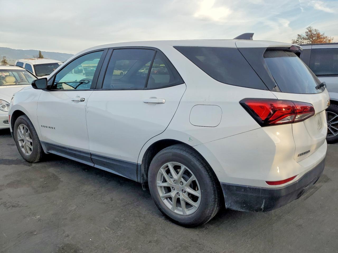 2024 Chevrolet Equinox Ls - Фото 2
