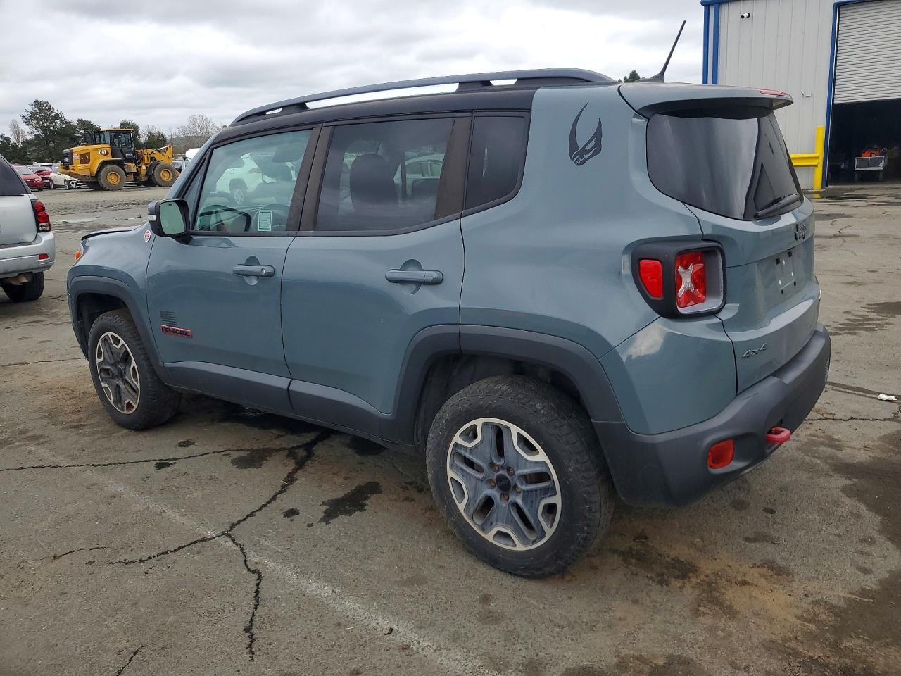 2015 Jeep Renegade Trailhawk - Фото 2