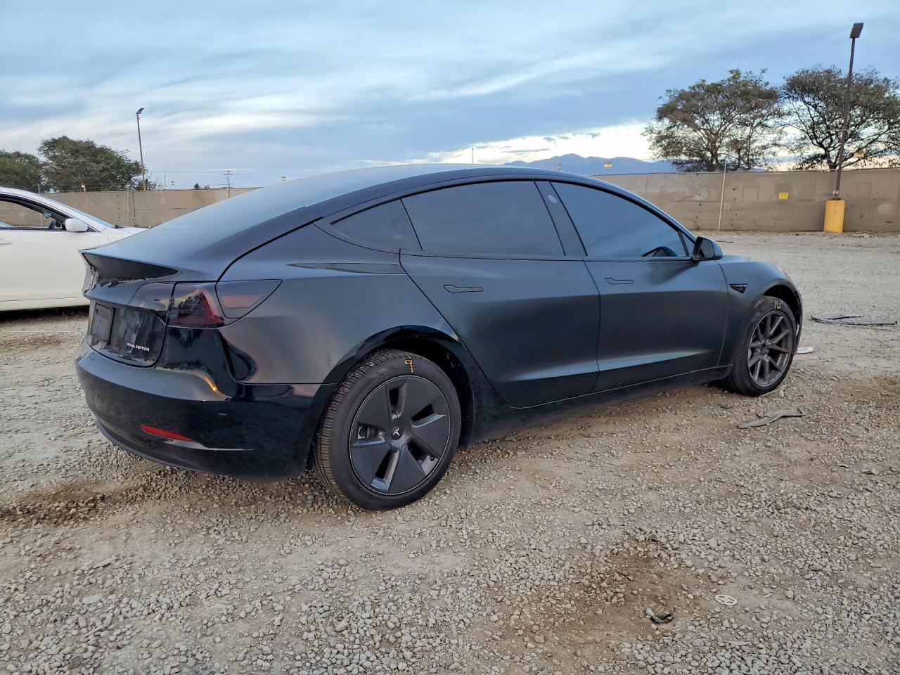 2023 Tesla Model 3 - Фото 3