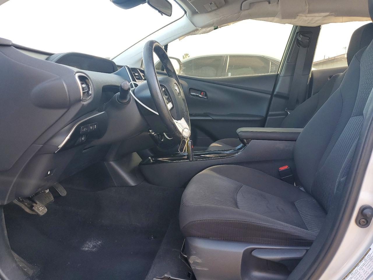 2018 Toyota Prius Three - Image 7