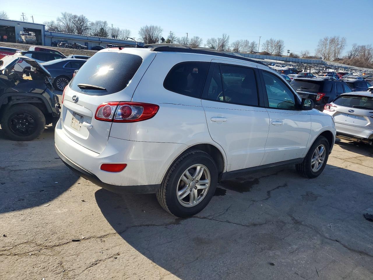 2012 Hyundai Santa Fe Gls - Image 3