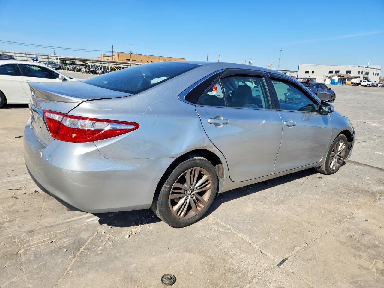 2016 Toyota Camry Se - Image 3