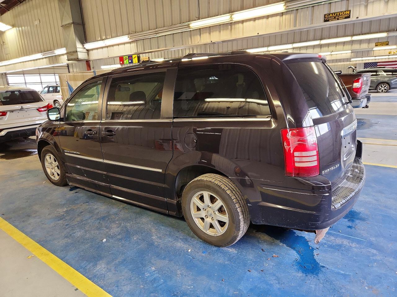 2010 Chrysler Town & Country Touring - Image 2