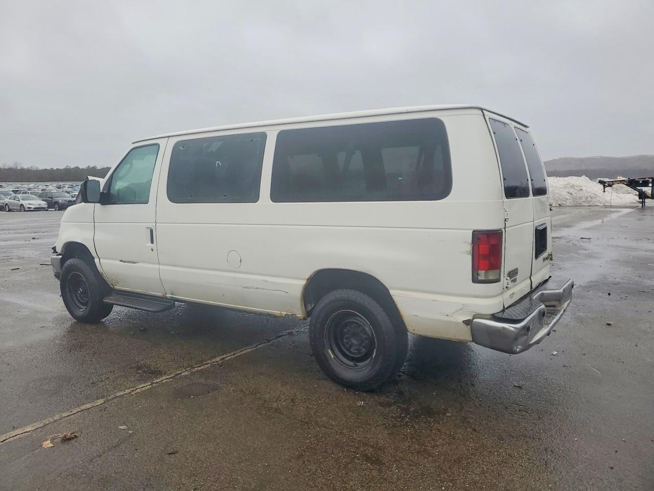 2011 Ford Econoline E350 Super Duty Wagon - Фото 2