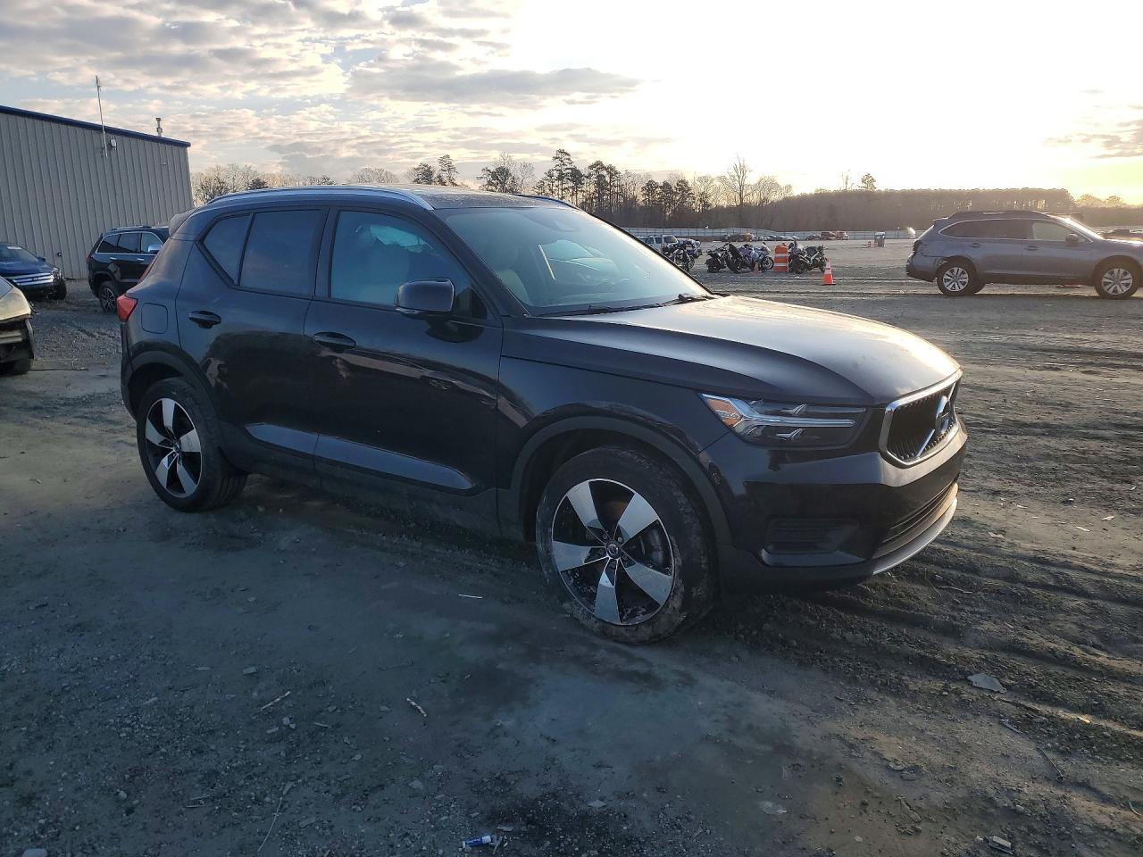 2020 Volvo Xc40 T5 Momentum - Image 4