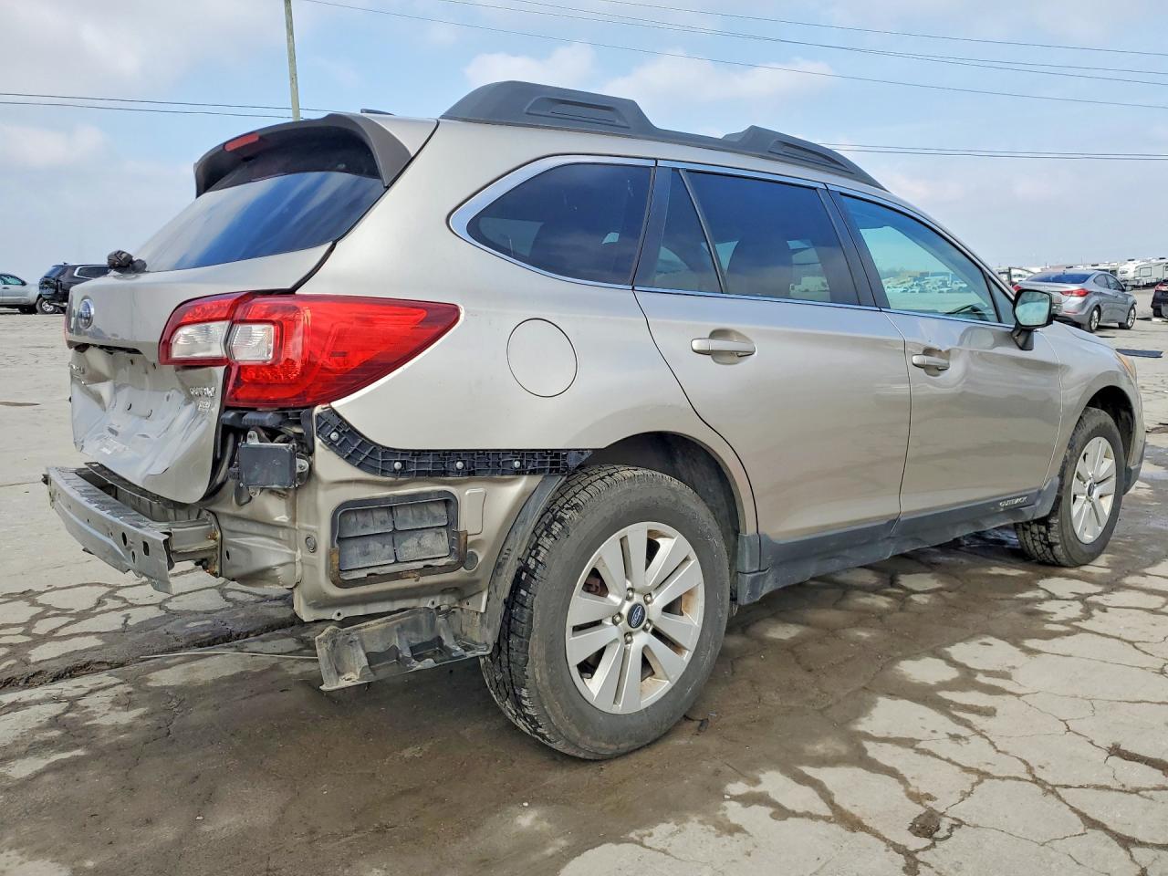 2017 Subaru Outback 2.5I Premium - Image 3