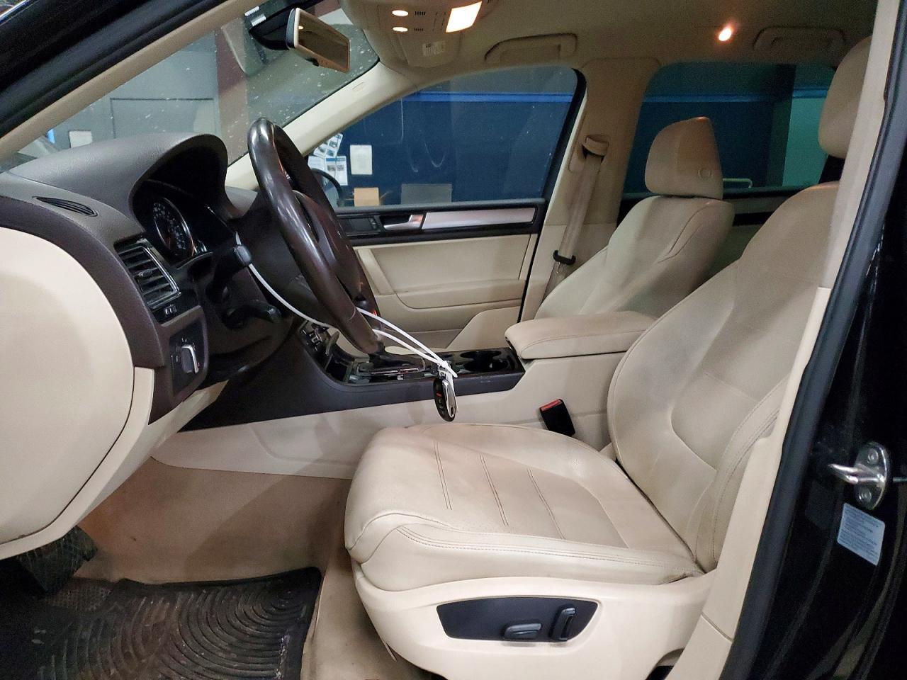 2013 Volkswagen Touareg V6 - Image 7