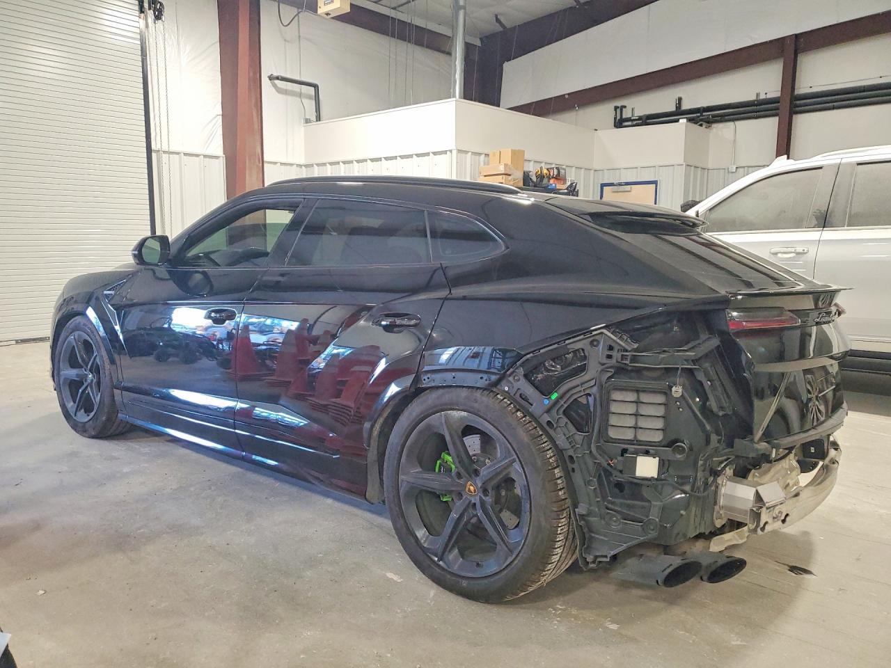 2019 Lamborghini Urus - Фото 2