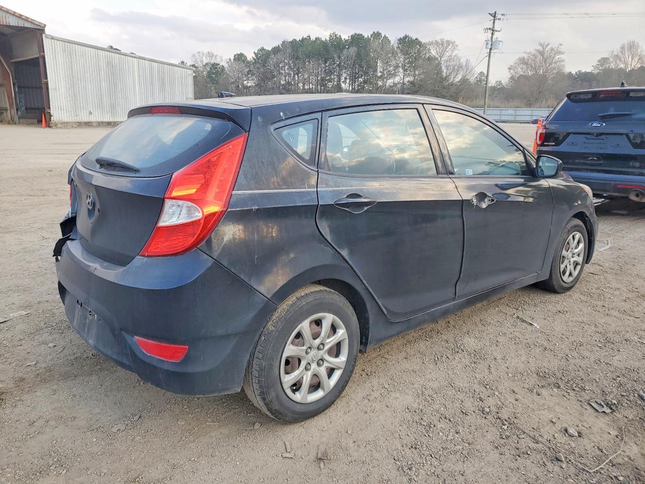 2013 Hyundai Accent Gls - Фото 3