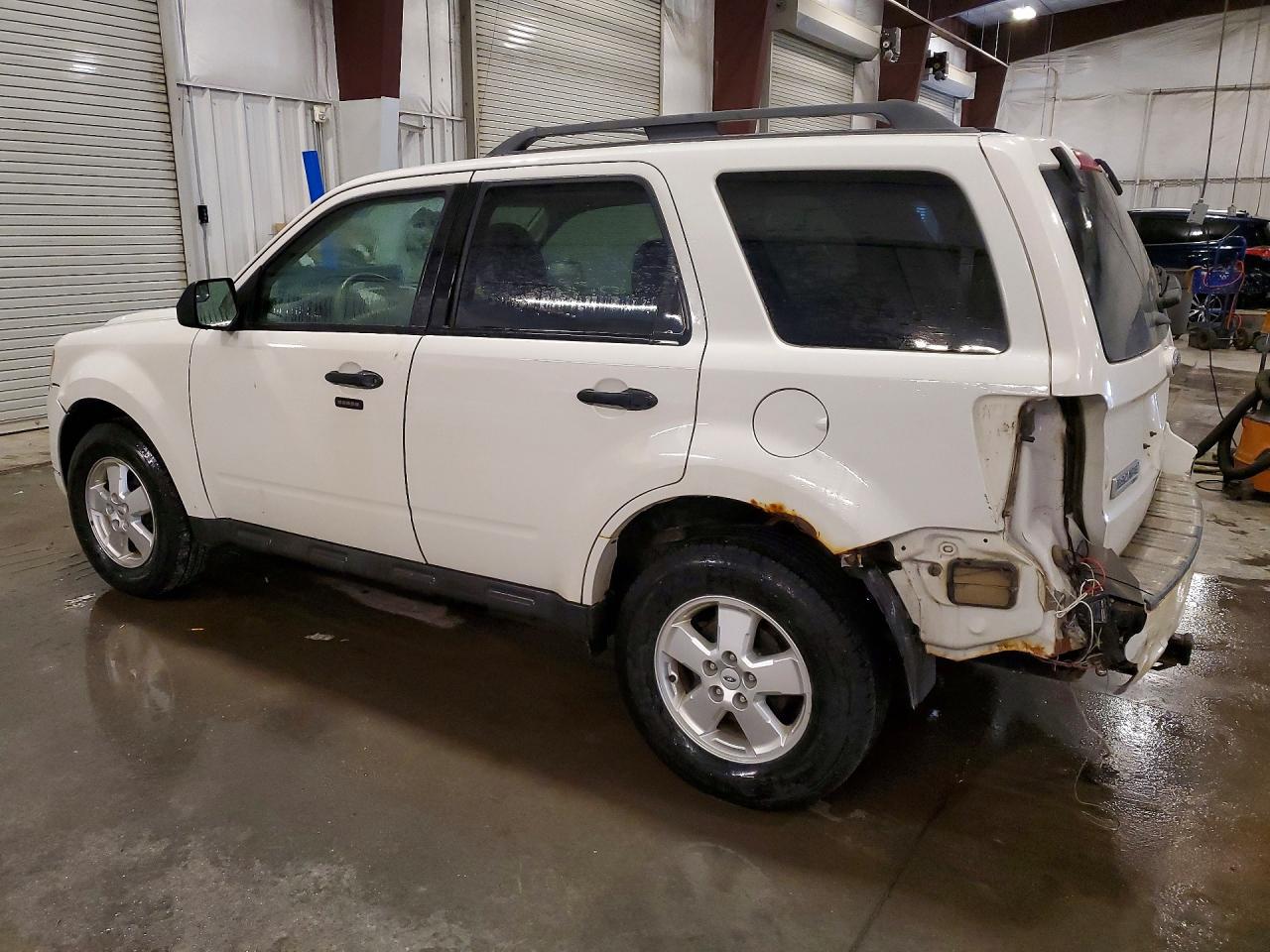 2011 Ford Escape Xlt - Image 2