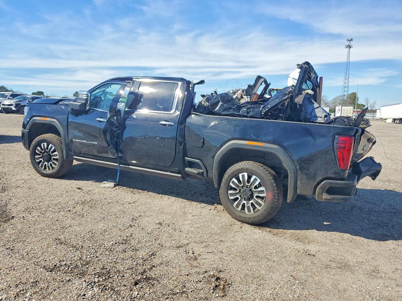 2025 GMC Sierra K2500 Denali Ultimate - Фото 2