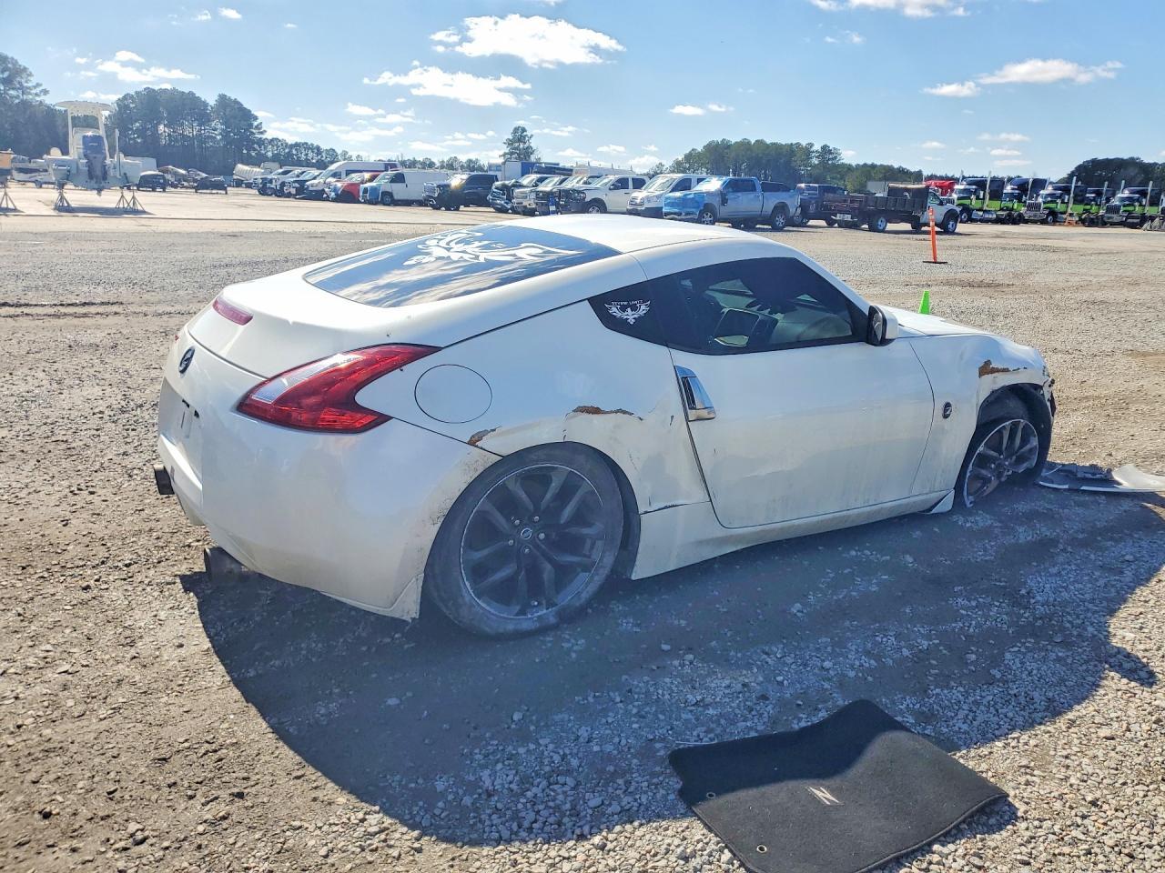 2016 Nissan 370Z Base - Image 3