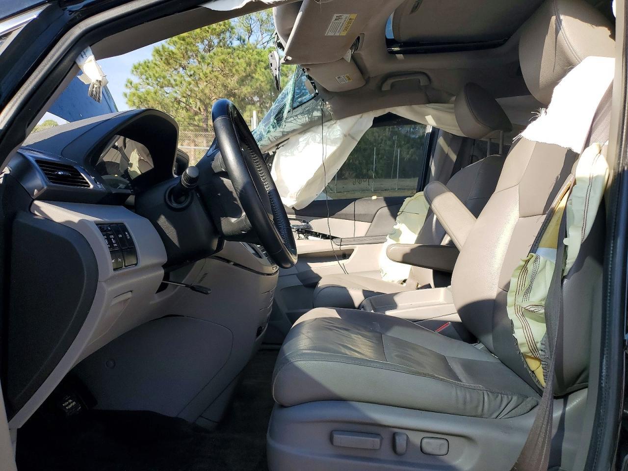 2014 Honda Odyssey Touring - Image 7