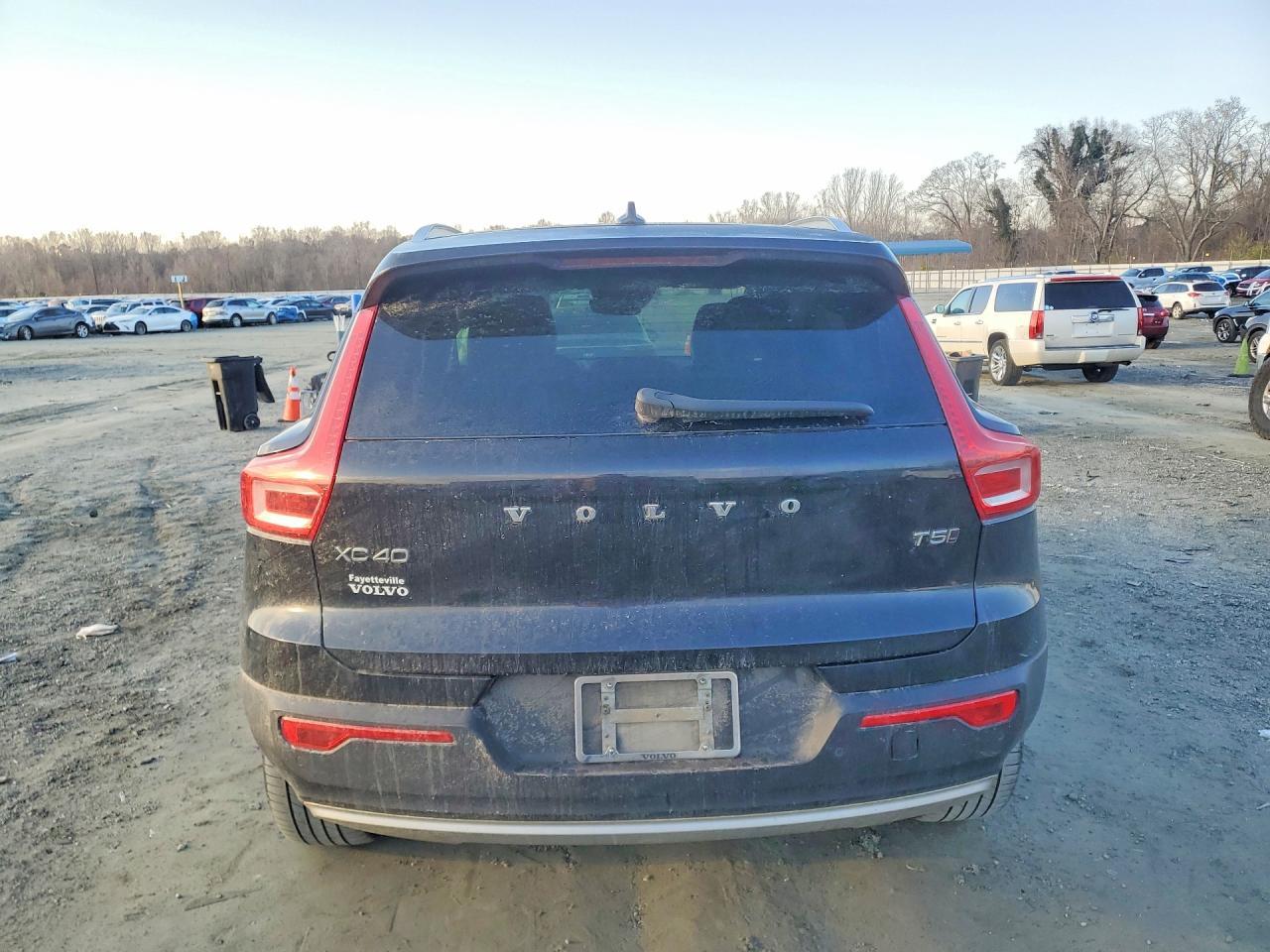 2020 Volvo Xc40 T5 Momentum - Image 6
