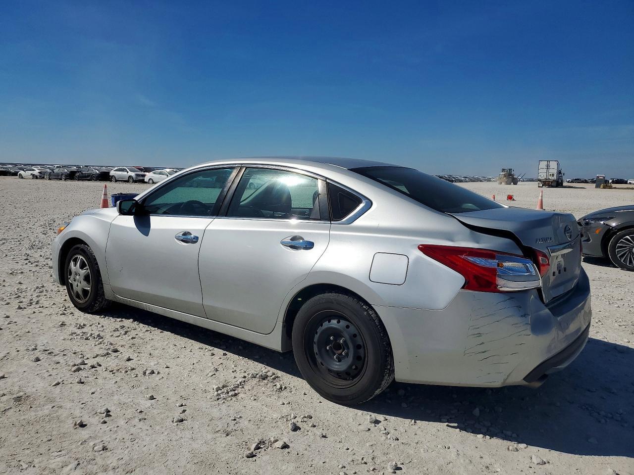 2016 Nissan Altima 2.5 S - Фото 2