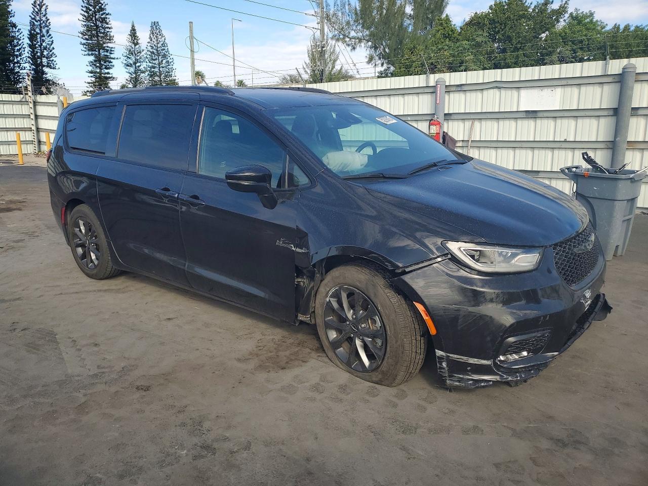 2021 Chrysler Pacifica Touring L - Фото 4