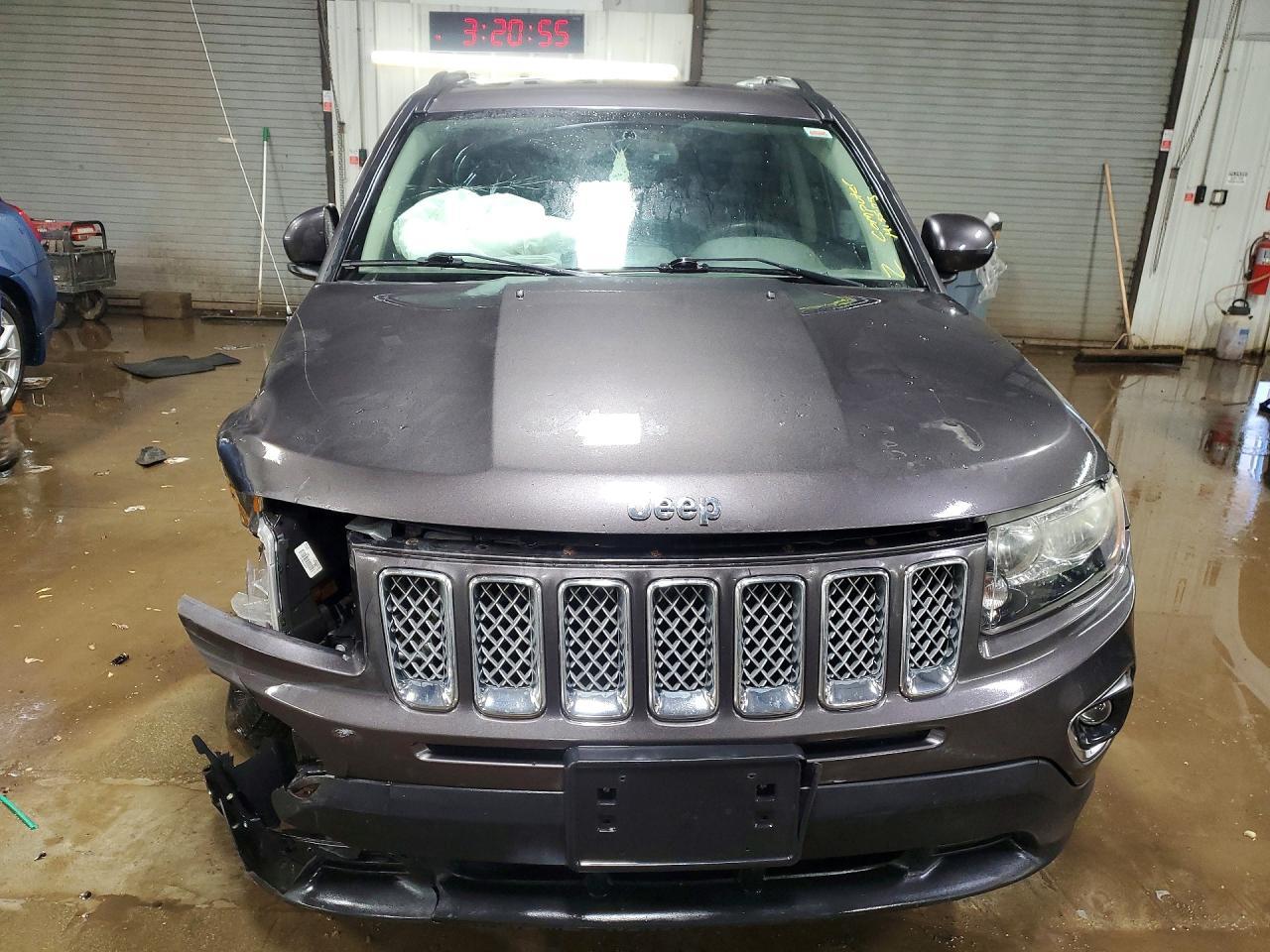 2015 Jeep Compass Latitude - Image 5