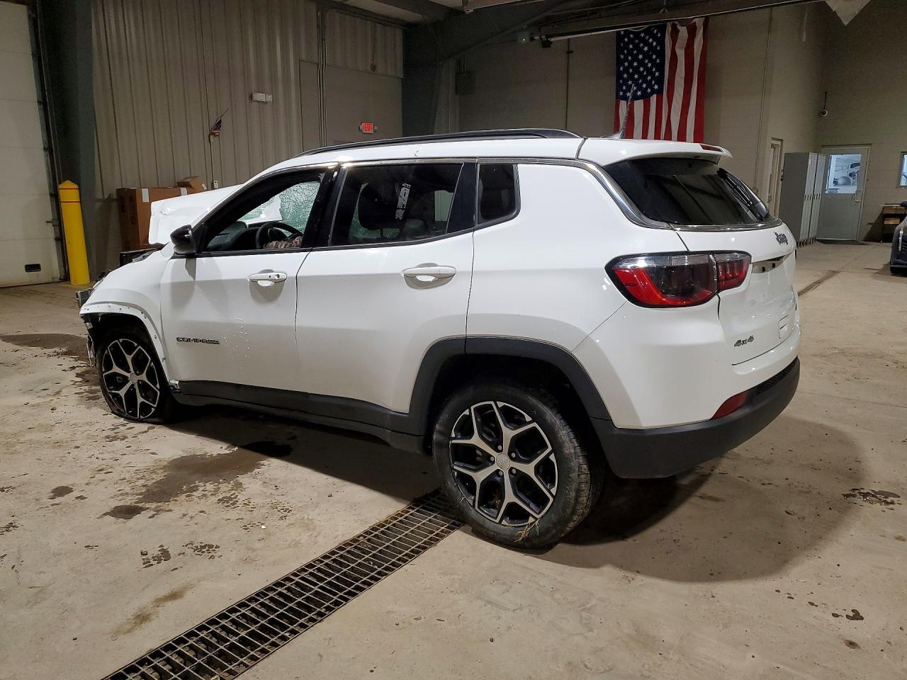 2024 Jeep Compass Latitude - Image 2