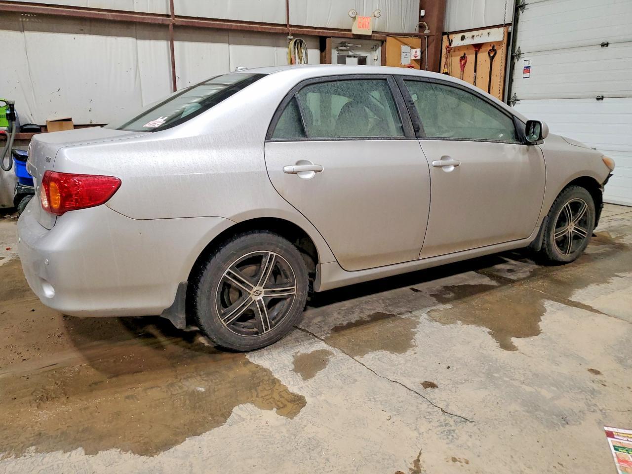 2010 Toyota Corolla Base - Фото 3