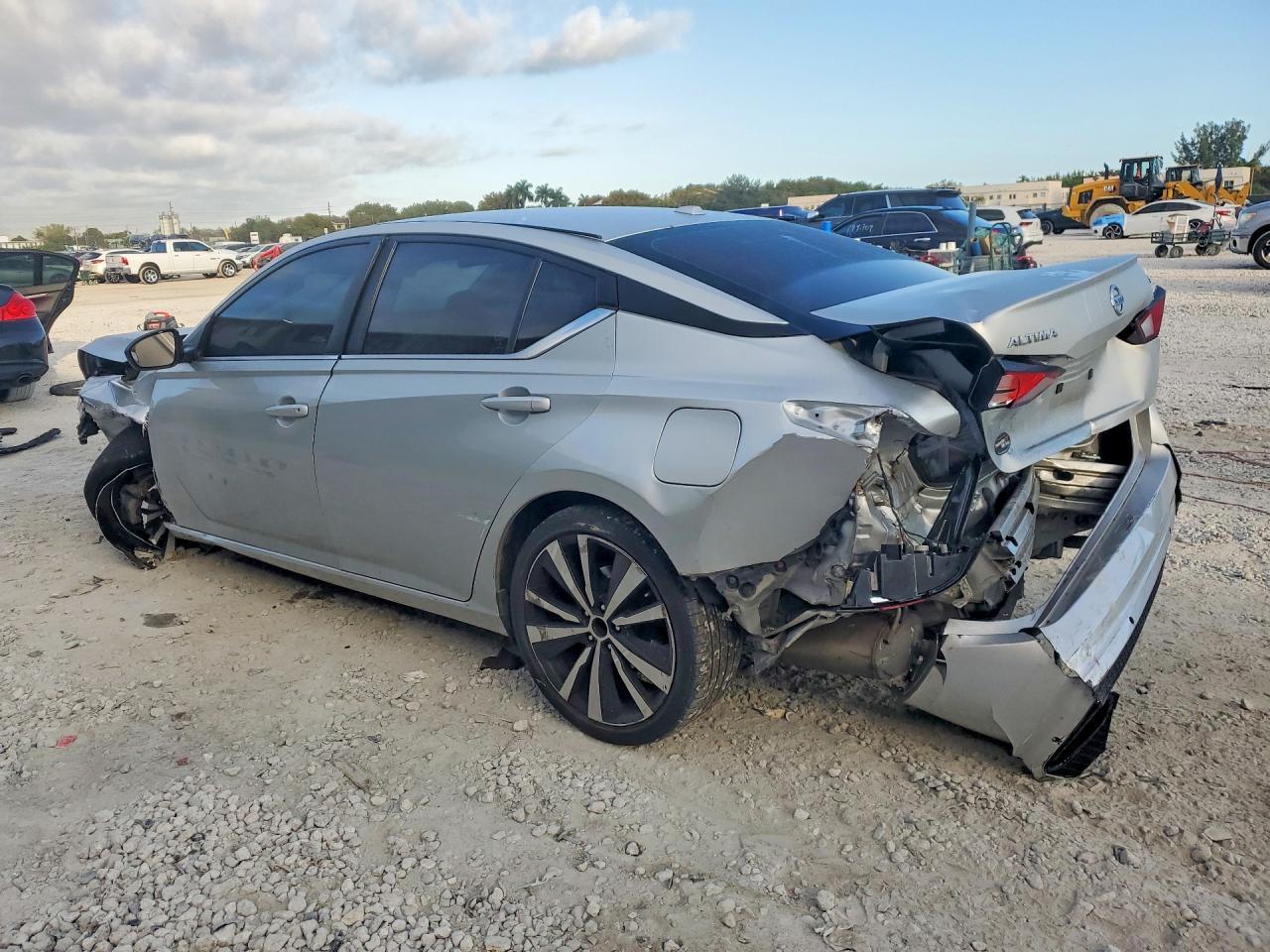 2020 Nissan Altima S - Фото 2
