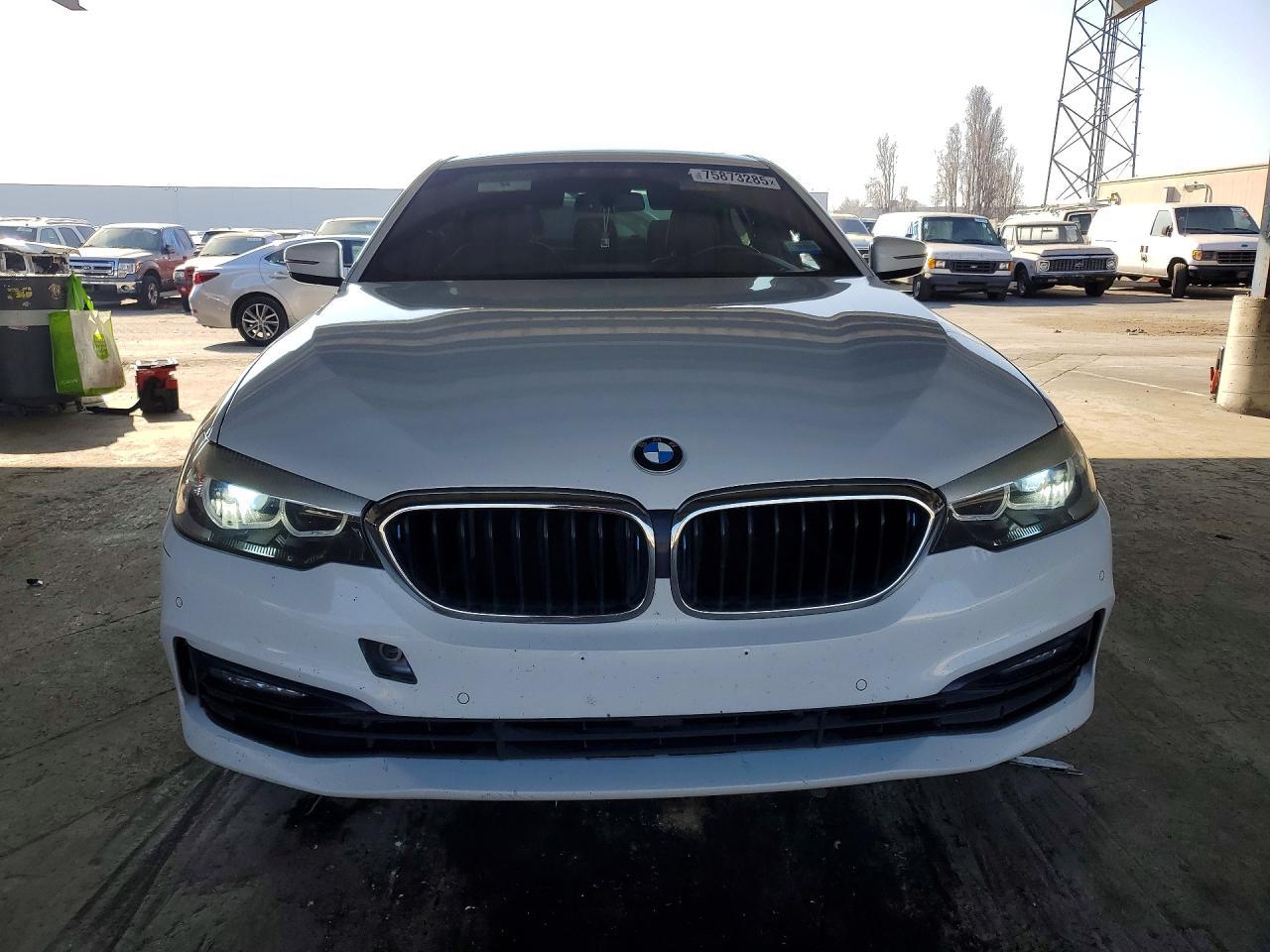 2018 BMW 530Xe - Image 5