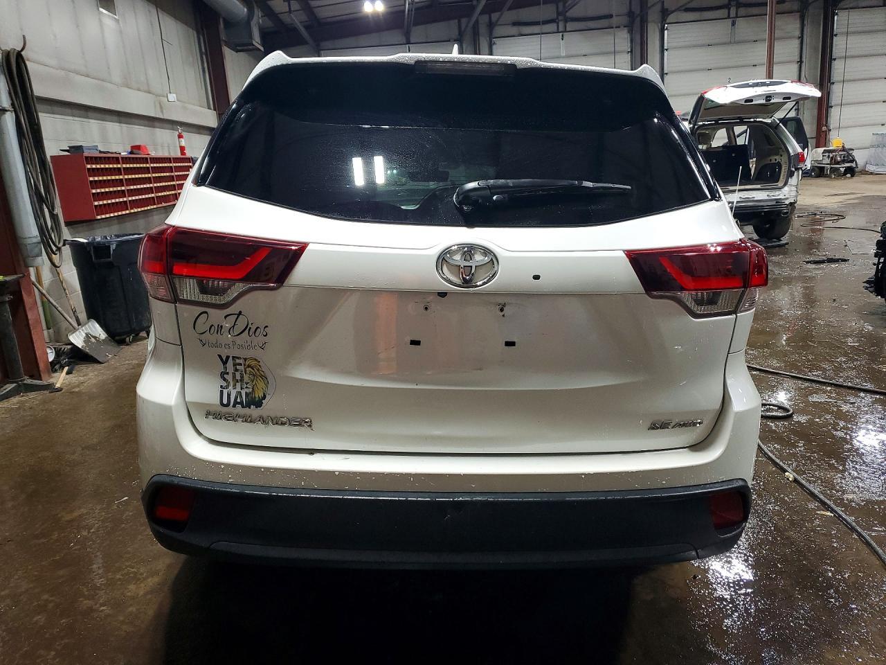 2019 Toyota Highlander Se - Image 6