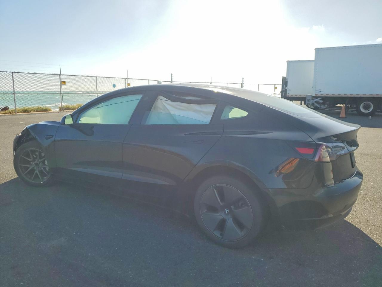 2023 Tesla Model 3 - Фото 2