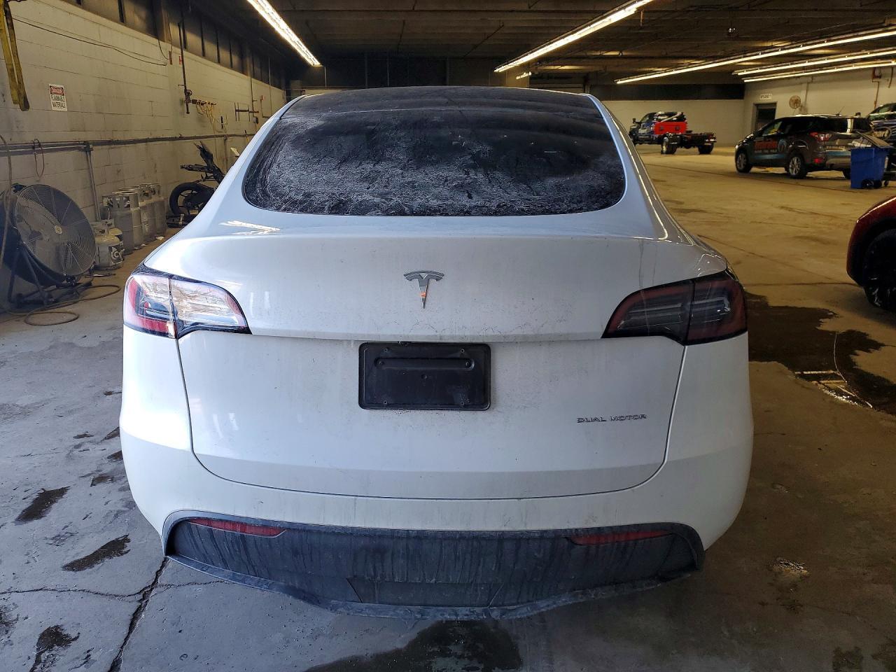 2023 Tesla Model Y - Image 6