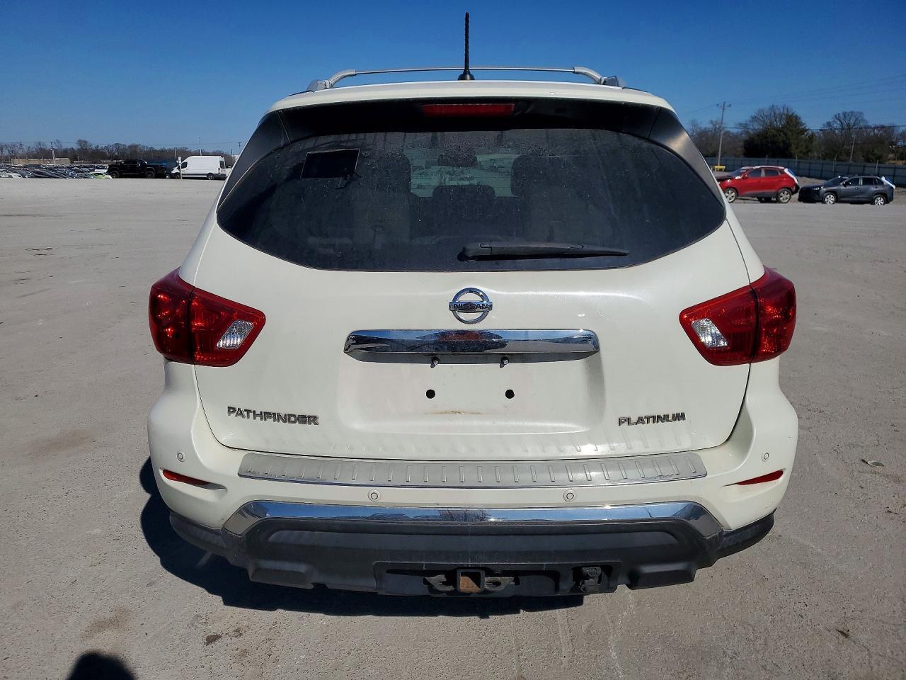 2017 Nissan Pathfinder S - Image 6