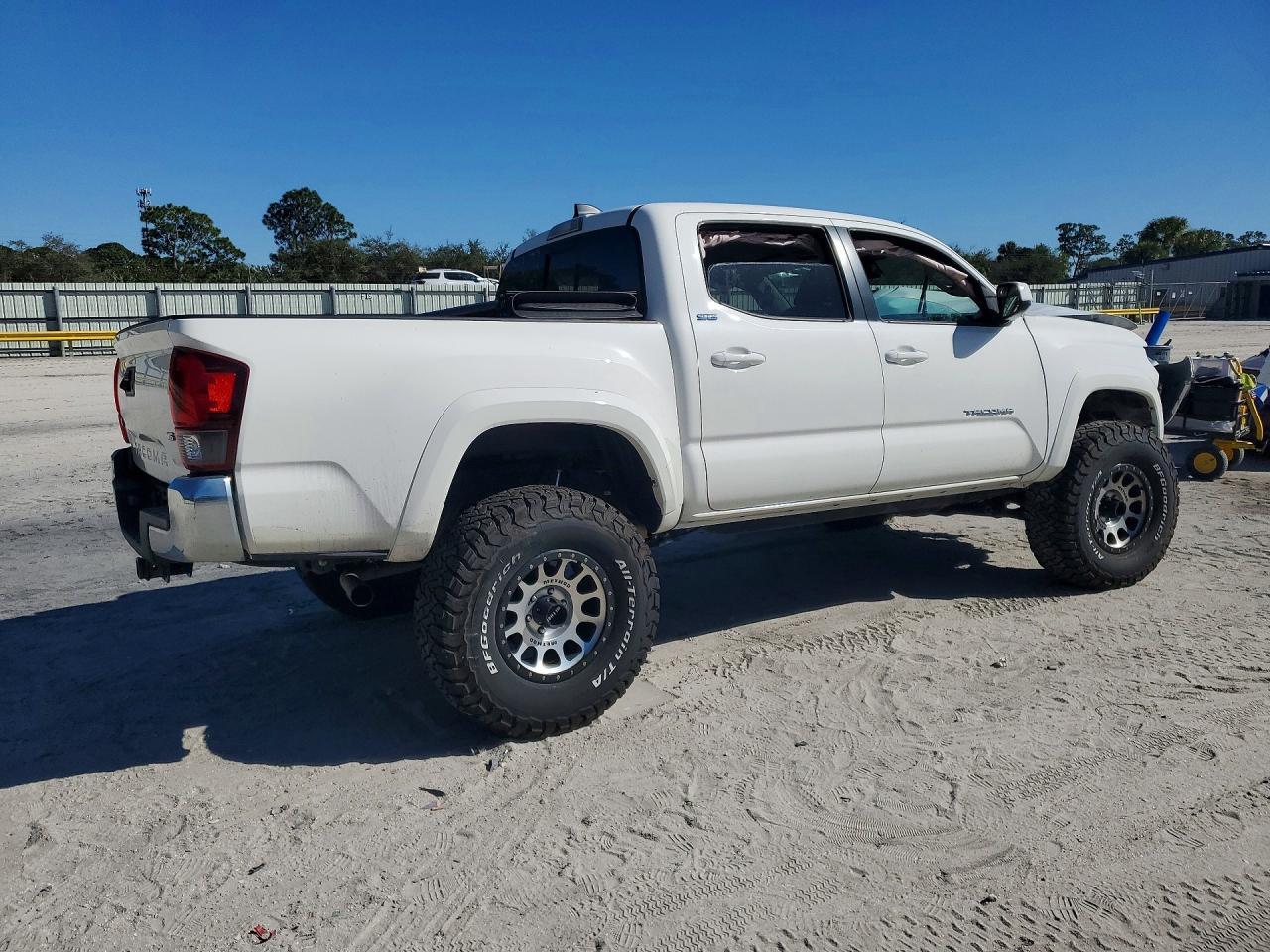 2021 Toyota Tacoma Double Cab - Image 3